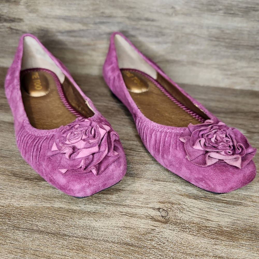 ME TOO 'Dominic' Rosette Ballet Flats Magenta Suede Size 7.  NWOT